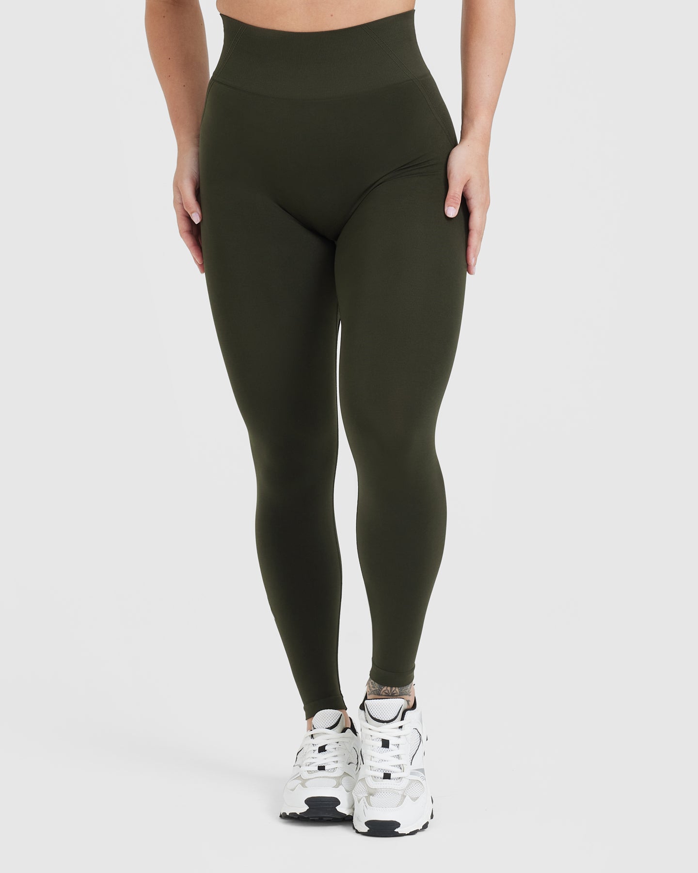 Effortless Seamless Leggings with White Logo | Khaki