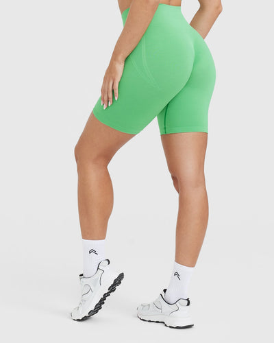 Effortless Seamless Cycling Shorts with White Logo | Jade