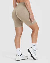 Effortless Seamless Cycling Shorts with White Logo | Washed Sandstone