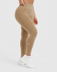 Effortless Seamless Leggings with White Logo | Dune Brown