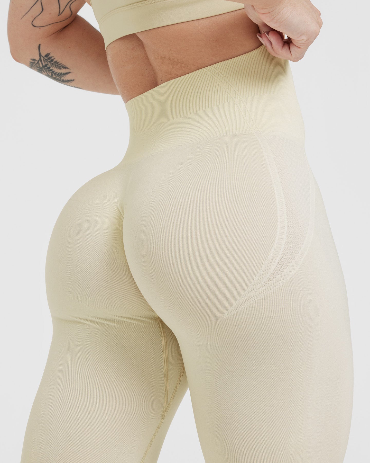 Effortless Seamless Leggings with White Logo | Vanilla