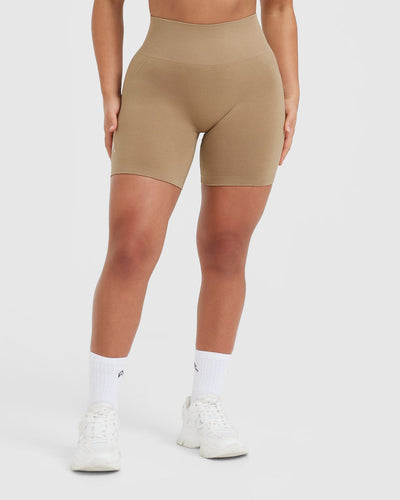 Effortless Seamless Shorts with White Logo | Dune Brown