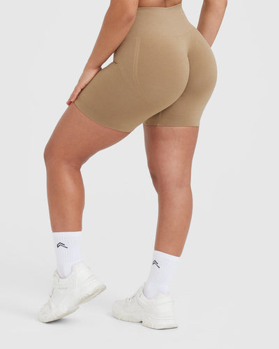Effortless Seamless Shorts with White Logo | Dune Brown
