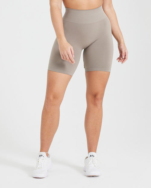Oner Modal Effortless Seamless Cycling Shorts with White Logo | Minky