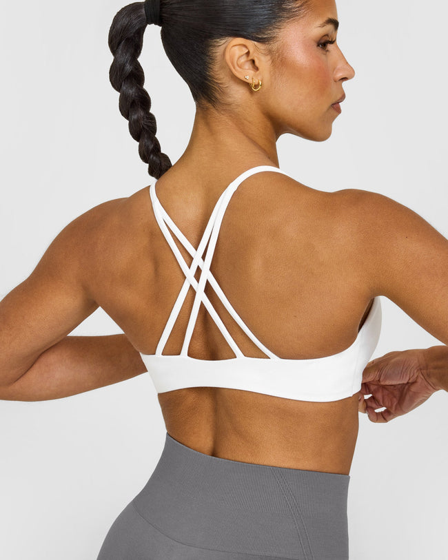 EasyLift™ Strappy Sports Bra | White