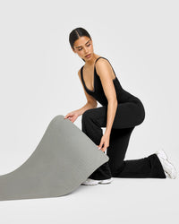 SoftMotion™ Contrast Scoop Back Flared All in One with White Logo | Black