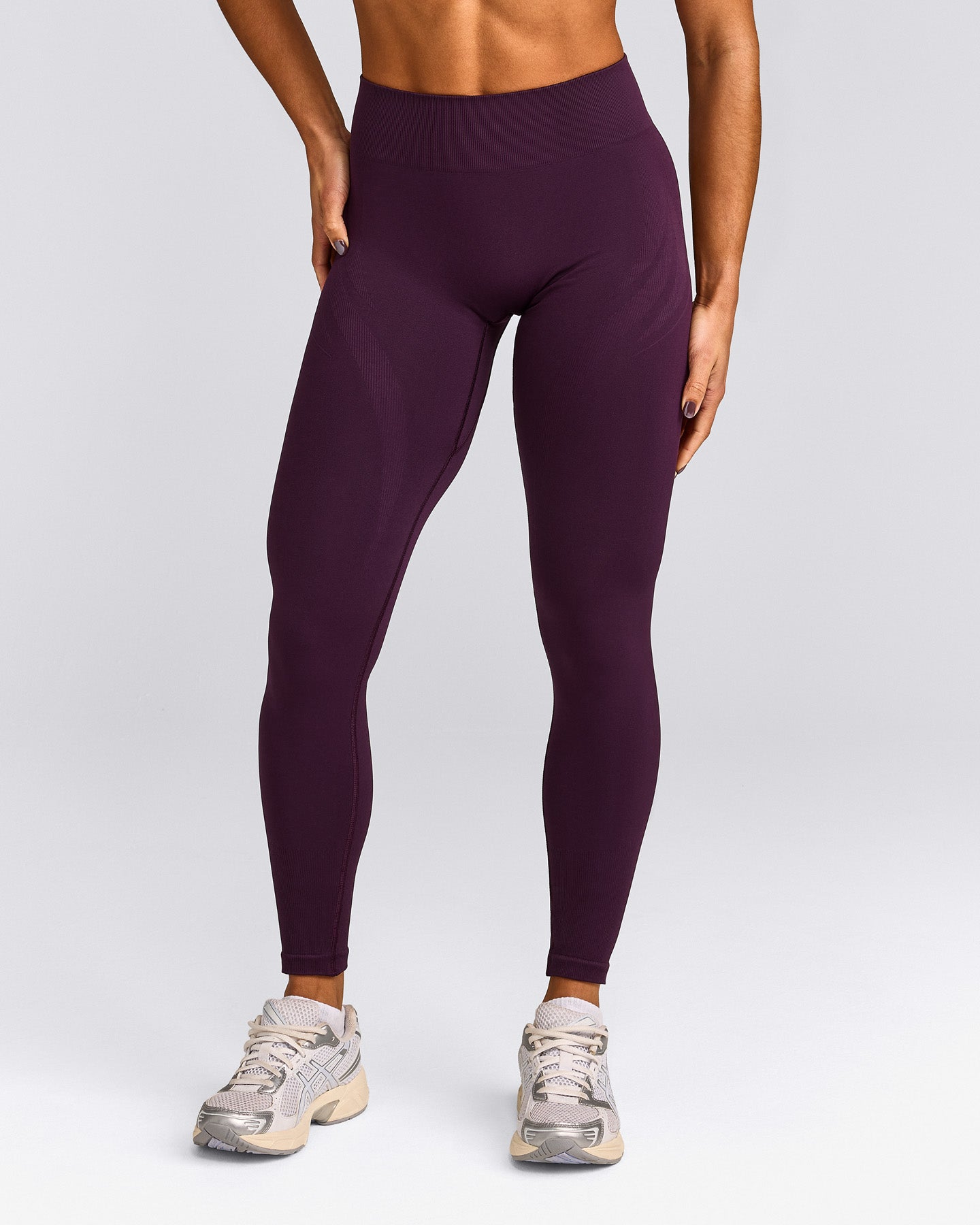 EnhanceLift™ Seamless Leggings with Grey Logo | Blackberry Purple