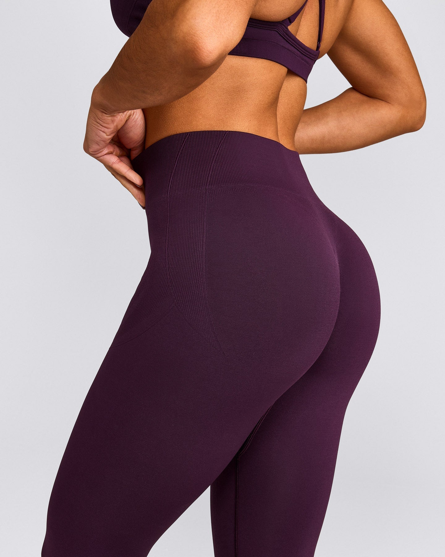 EnhanceLift™ Seamless Leggings with Grey Logo | Blackberry Purple