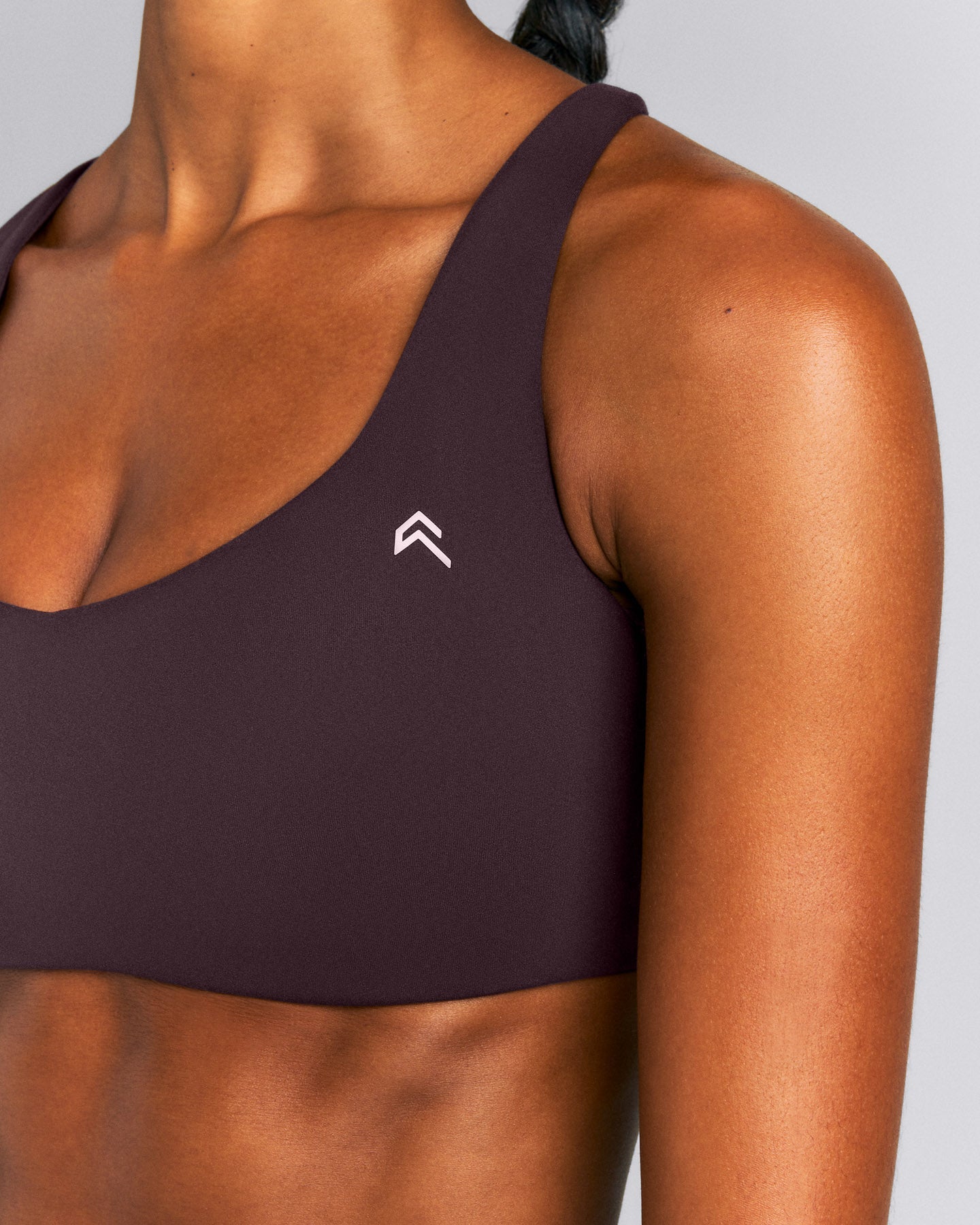 EasyLift™ Cross Back Sports Bra New Branding | Dark Umber Brown