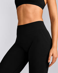 EffortlessLift™ Seamless Mid Rise Leggings with Grey Logo | Black