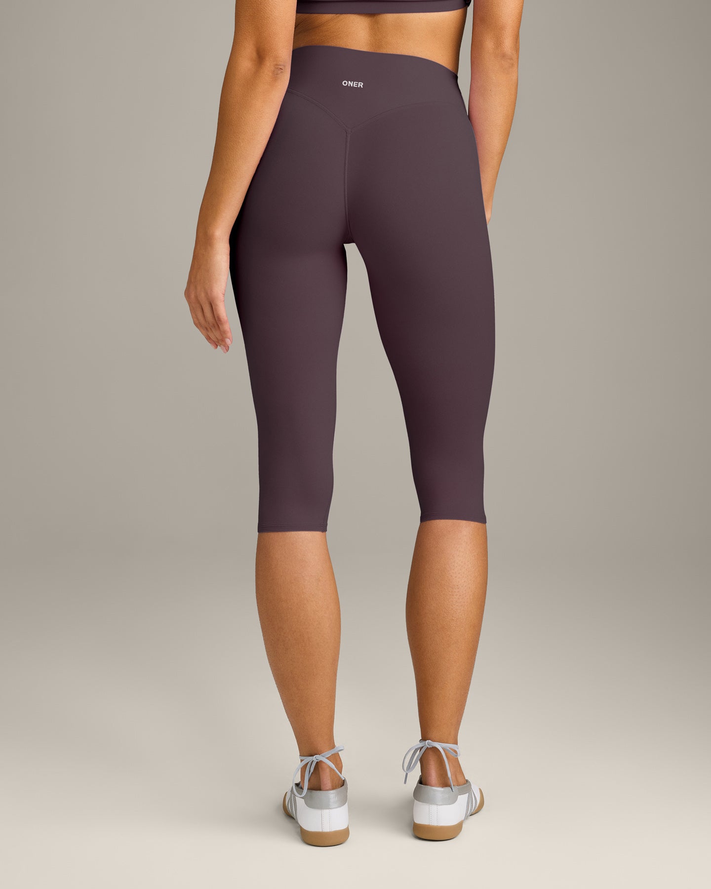 SoftMotion™ High Waisted Capri Leggings with Grey Logo | Dark Umber Brown