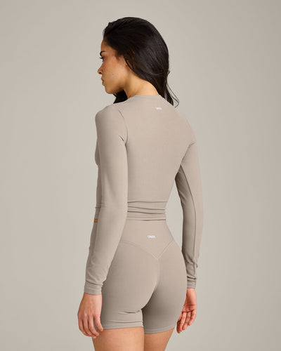 SoftMotion™ Long Sleeve Mid Top with White Logo | Warm Sand