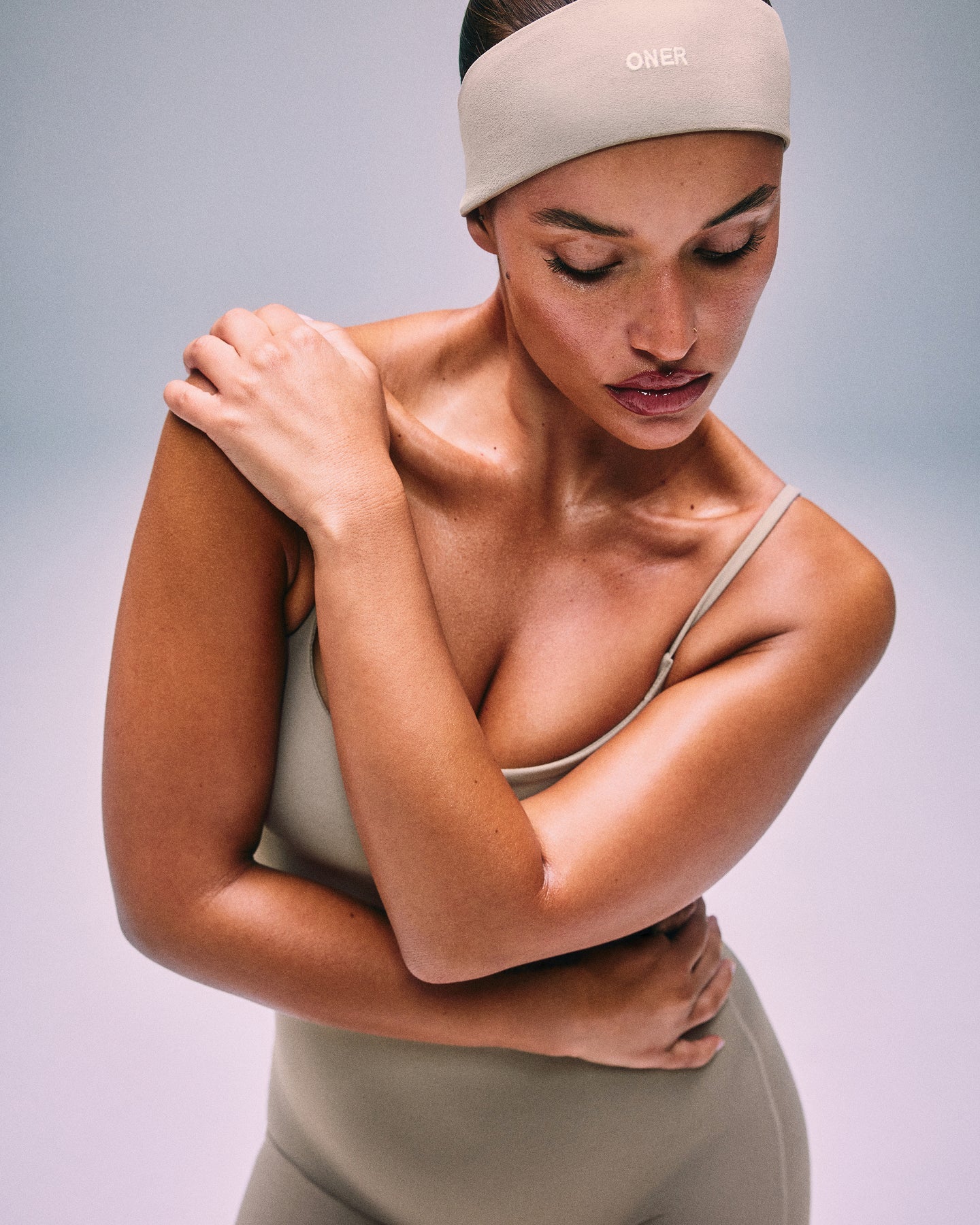 SoftMotion™ Strappy All in One with White Logo | Warm Sand
