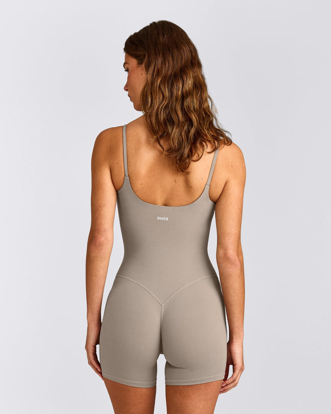 SoftMotion™ Strappy All in One with White Logo | Warm Sand