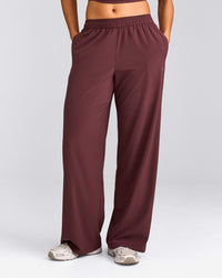 AirMove™ Straight Leg Pants with Reflective Logo | Velvet Mocha