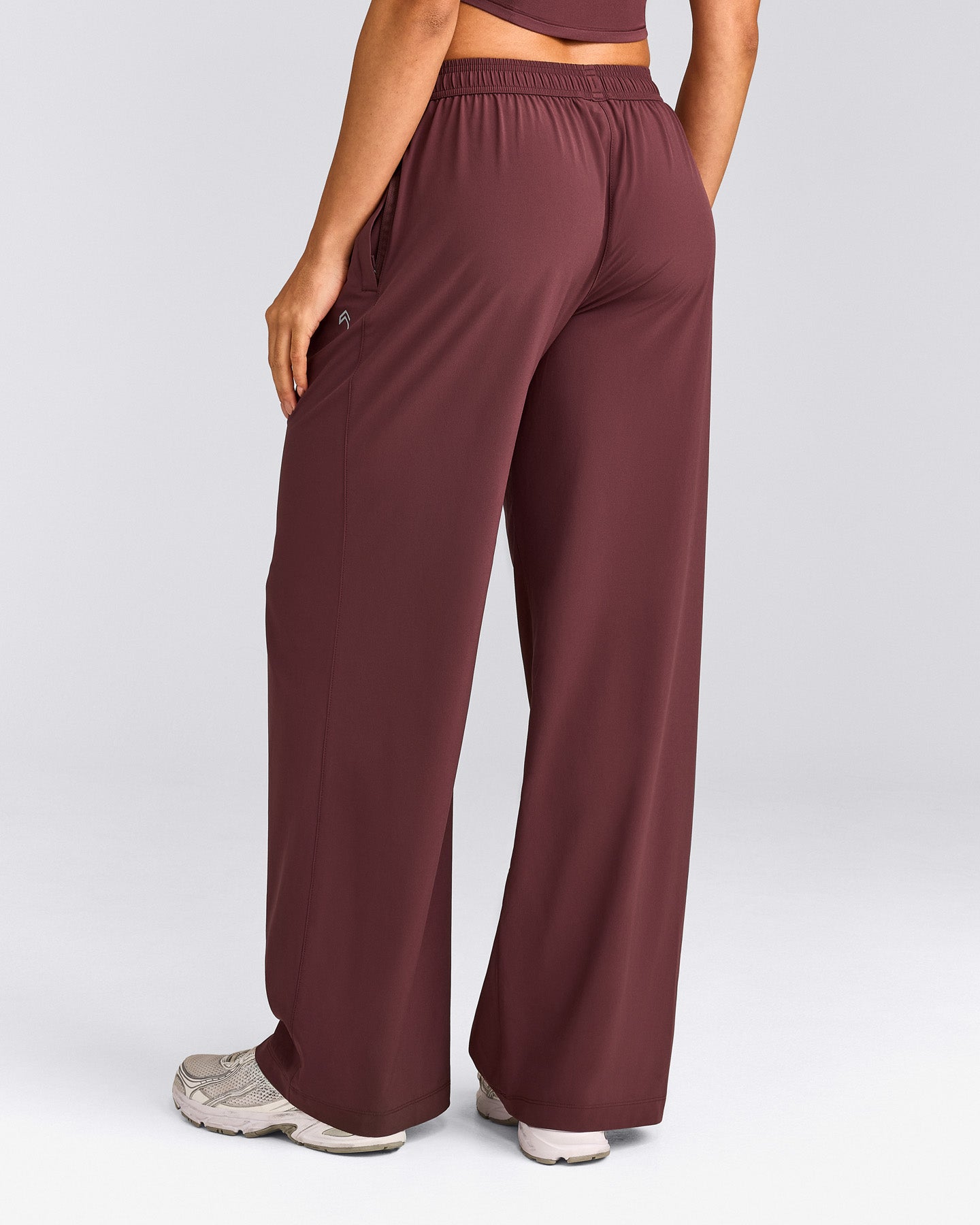 AirMove™ Straight Leg Pants with Reflective Logo | Velvet Mocha