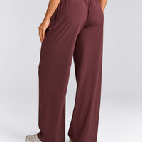 AirMove™ Straight Leg Pants with Reflective Logo | Velvet Mocha