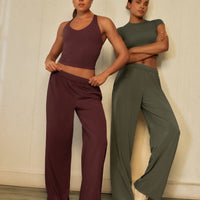 AirMove™ Straight Leg Pants with Reflective Logo | Velvet Mocha