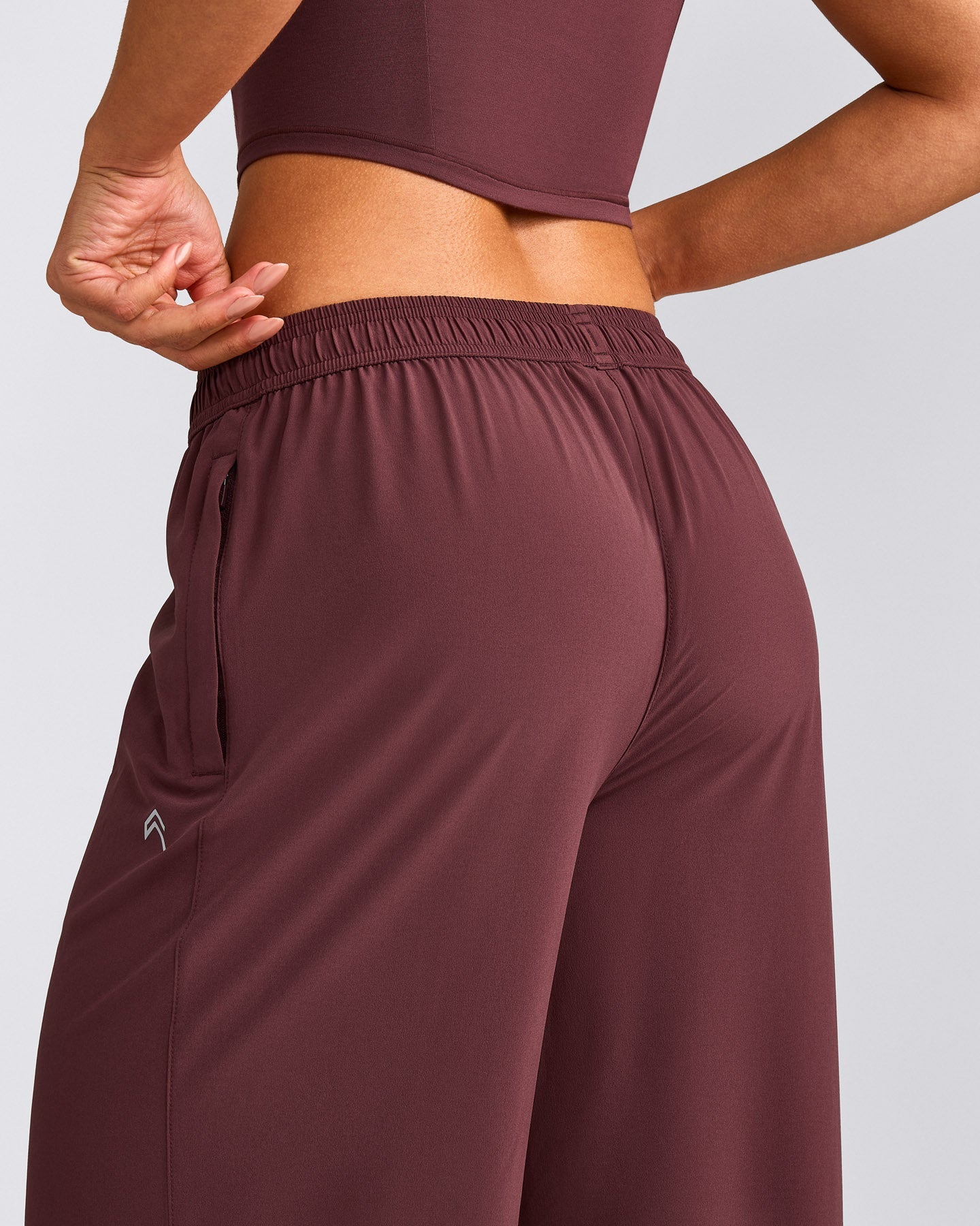 AirMove™ Straight Leg Pants with Reflective Logo | Velvet Mocha