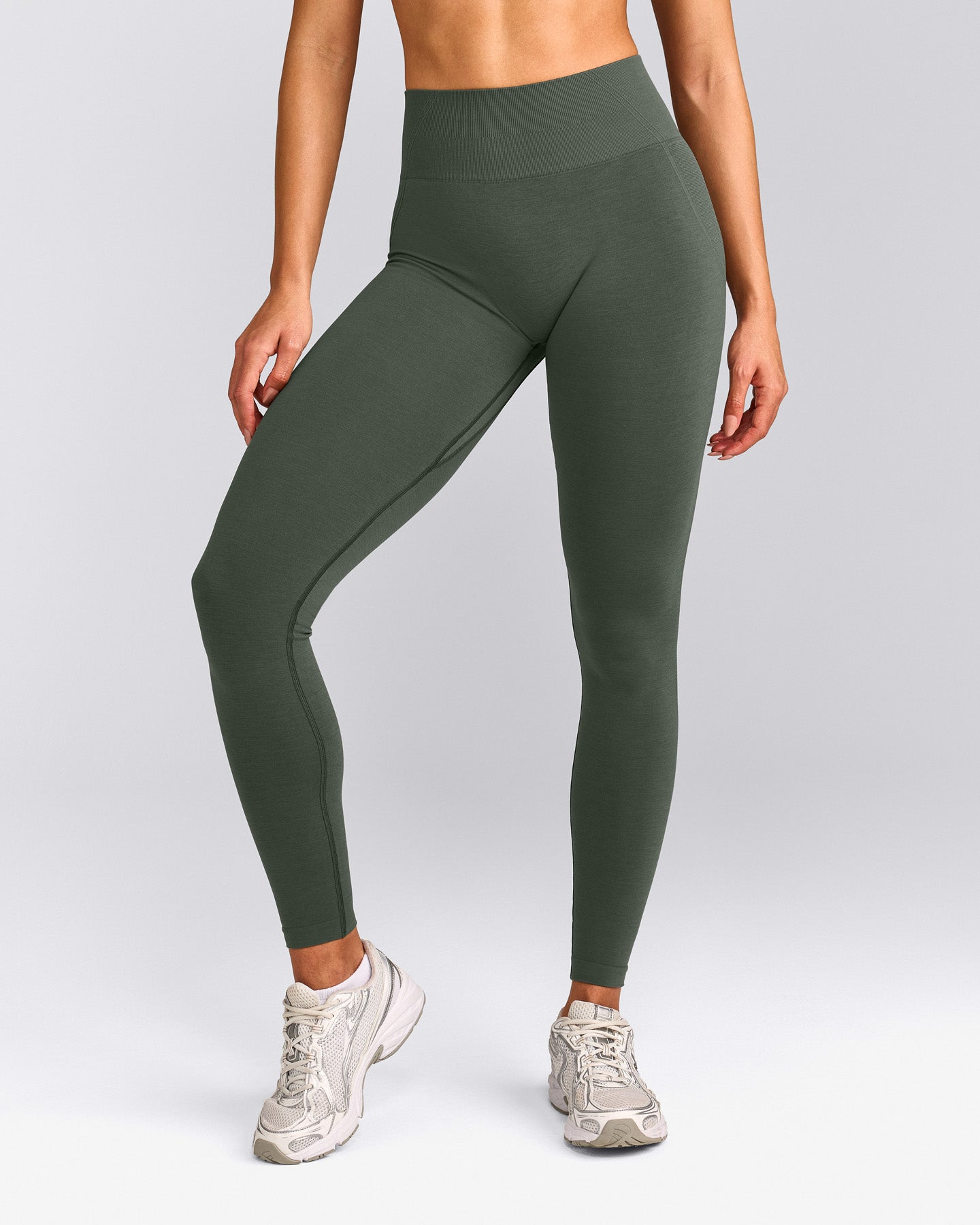 EffortlessLift™ Seamless Leggings with Grey Logo | Dark Khaki