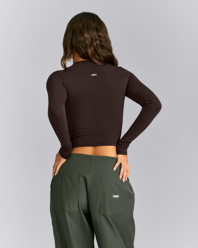 Fitted Cotton Long Sleeve Crew Neck Top | 70% Cocoa