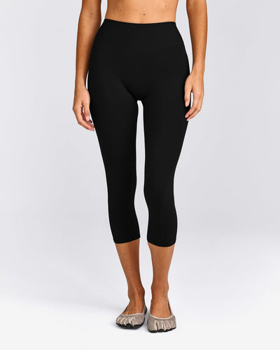 SoftMotion™ 3/4 Length Leggings with Grey Logo | Black
