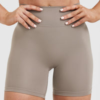 Timeless High Waisted Shorts 6" | Minky