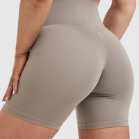 Timeless High Waisted Shorts 6" | Minky